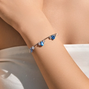 Elegantes S925 Sterlingsilber Perlenarmband mit funkelnden blauen aquamarinblauen Tropfen