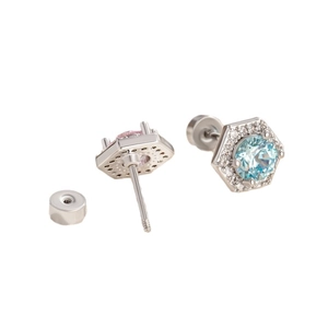 Boucles d'oreilles hexagonales avec zircons rose et bleu ciel et fermoir à vis