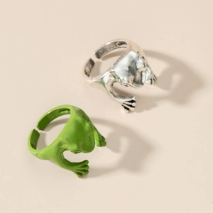 Adjustable frog rings in silver and green enamel finish with detailed animal design