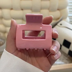 Haarklammer in Rosa mit quadratischem Hohlraum-Design und glänzendem Finish für Damen