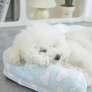 Thickened ice silk pet bed with 9cm raised edges and blue heart print for small dogs