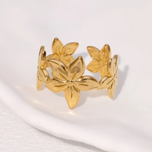 Anello aperto minimalista in acciaio inossidabile dorato con design a cinque fiori