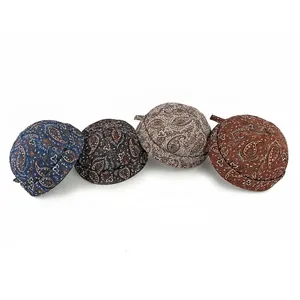 Bonnets docker vintage à motif cachemire en bleu, noir, gris et rouge brique