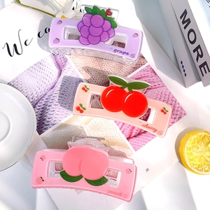 Lot de trois pinces à cheveux aux motifs de fruits (raisin, cerise et pêche) pour femme