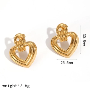 Boucles d'oreilles cœur en acier inoxydable doré avec dimensions et poids indiqués