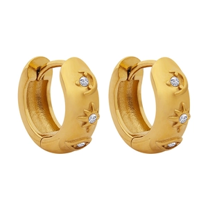Boucles d'oreilles en acier titane doré avec relief lune étoile et zircons cubiques