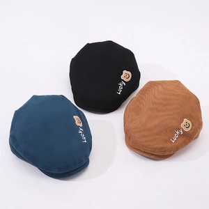 Berretti in velluto a coste per bambini con ricamo orsetto LUCKY in nero, blu navy e caffè