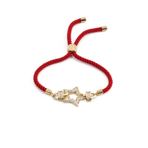 Verstellbares rotes Seilarmband mit goldenem Sternanhänger und rosa Zirkoniasteinen