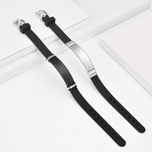 Customizable silicone and stainless steel bracelet with adjustable buckle for couples