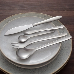 Japanese style matte 304 stainless steel cutlery set on ceramic plates for fine dining
