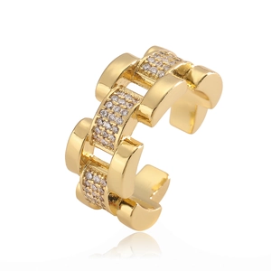 Bague ouverte géométrique irrégulière dorée avec des accents de zircone brillants