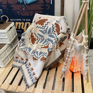 Böhmische geometrische Webdecke mit Quasten und orange-blauem Stammesmuster für Camping