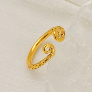 Macro side view of 18K gold-plated adjustable ring featuring intricate Ruyi cloud patterns
