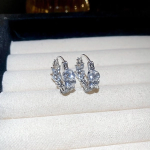 U-shaped wheat ear earrings in silver finish with sparkling marquise-cut crystals