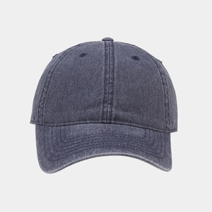 Détail du tissu en coton délavé et de la couronne à six panneaux sur une casquette grise