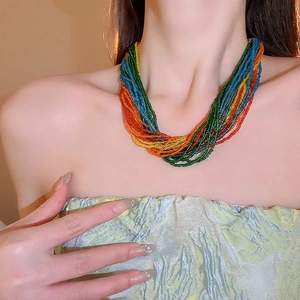 Collana bohémien multifilo con perline colorate da donna e design a strati eleganti