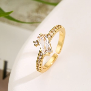 Bague ouverte géométrique plaquée or 18 carats avec zircon rectangulaire brillant