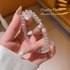 Bracelet élégant en perles de cristal avec pendentif lotus et reflets violets brillants
