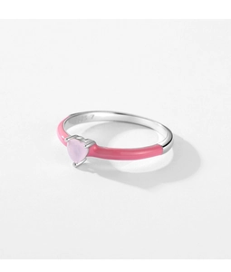 Macro shot of S925 silver ring featuring pink heart zircon and enamel finish with size 7 mark