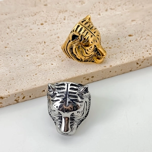 Vintage stainless steel tiger head rings for men with detailed 3D engraving design