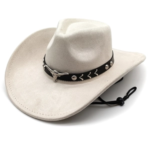 Cappello da cowboy in feltro beige con fascia in pelle a testa di toro argentata