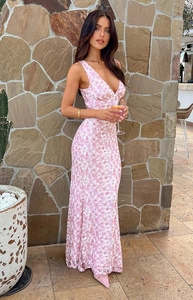 Detail of pink floral V-neck backless dress featuring lace texture and slim fit design