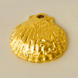 Détail de la breloque coquillage en acier inoxydable doré pour création de bijoux