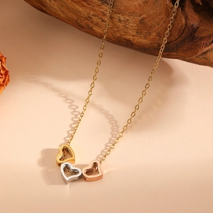 Collier avec pendentif cœur tricolore en or, argent et or rose pour femmes, élégant