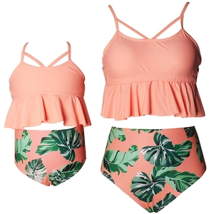 Costume tankini rosa con stampa di foglie tropicali e volant per madre e figlia