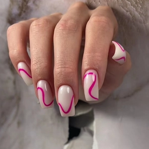 Unghie Finte Lunghe Quadrate Bianco Latte Con Linee Ondulate Rosso Rosa Punte Per Manicure Alla Moda Per Donne