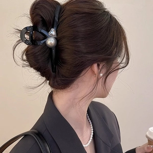 Elegant large black hair claw clip with heart-shaped rhinestone and grey pearl