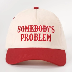 Cappellino da baseball bicolore retrò beige e rosso con ricamo Somebody's Problem