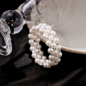 Elegant multi-layer elastic pearl bracelet with sparkling rhinestone spacers on velvet