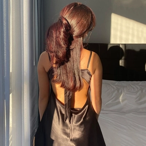 Vestito corto sexy in raso nero schiena scoperta con pizzo e lacci per le donne