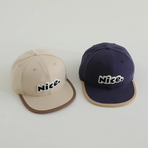 Casquette de baseball enfant bicolore avec broderie Nice en marine et beige