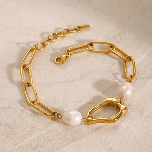 Detail of 18k gold chain bracelet with baroque pearls and organic center ring
