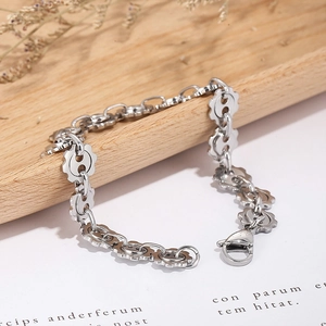 Silver stainless steel gear link bracelet with oval pig nose design and lobster clasp