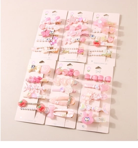 Détail de sets de 5 barrettes roses avec perles, fleurs et motifs de nœuds