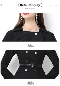 Vue détaillée du col à revers avec boutons décoratifs et ceinture en cuir sur la robe