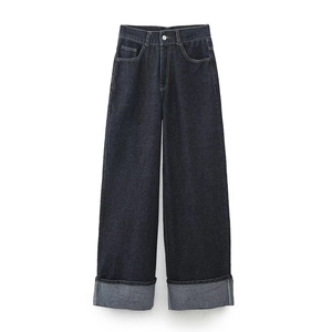 Vaqueros azul oscuro de cintura alta y pata ancha con dobladillos anchos tipo retro