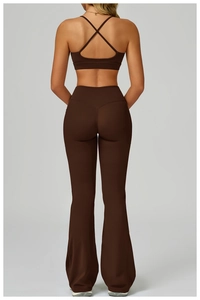 Détails de brassière de yoga à dos croisé et pantalon évasé en tissu mat marron