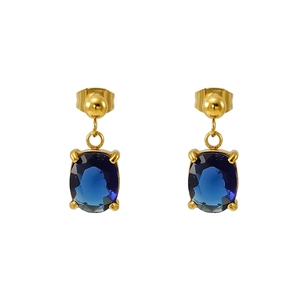 Boucles d'oreilles ovales dorées avec zircons bleu foncé et finition en acier inoxydable