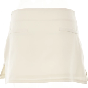 Detail view of the beige mini skirt back with rear pockets, side zipper and side slits