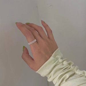 Detailed view of the hollow bead lattice weaving on the adjustable silver chain ring