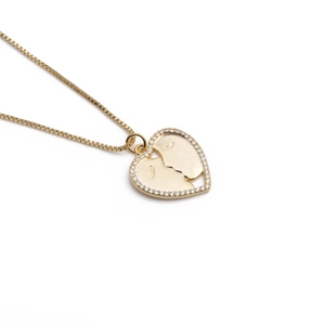 Collier cœur doré pour couples avec profils de visages et contour en cristaux