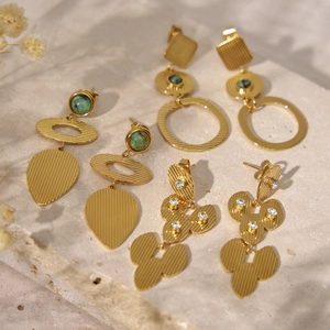 Boucles d'oreilles vintage en acier inoxydable plaqué or 18K avec pierres et zircons