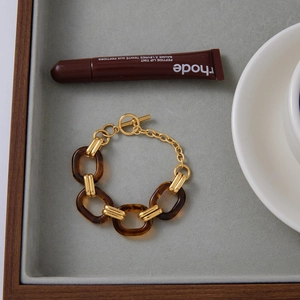 Retro 18K gold stainless steel chain bracelet with amber resin rings and OT toggle clasp