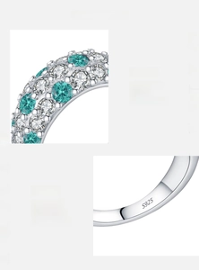 Makroaufnahme von S925 Sterlingsilber Ring mit blauem Paraiba-Zirkon und Handbesatz-Details