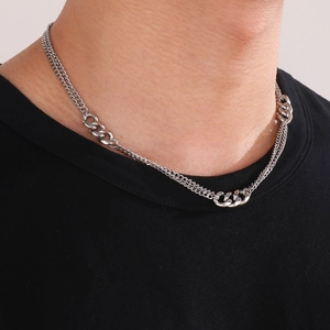 Close-up of silver layered Cuban link chain necklace on model for a trendy street look