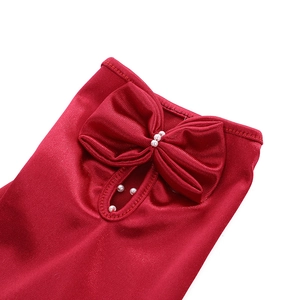 Guanti corti in raso rosso eleganti con fiocco e perle per matrimoni e cerimonie
